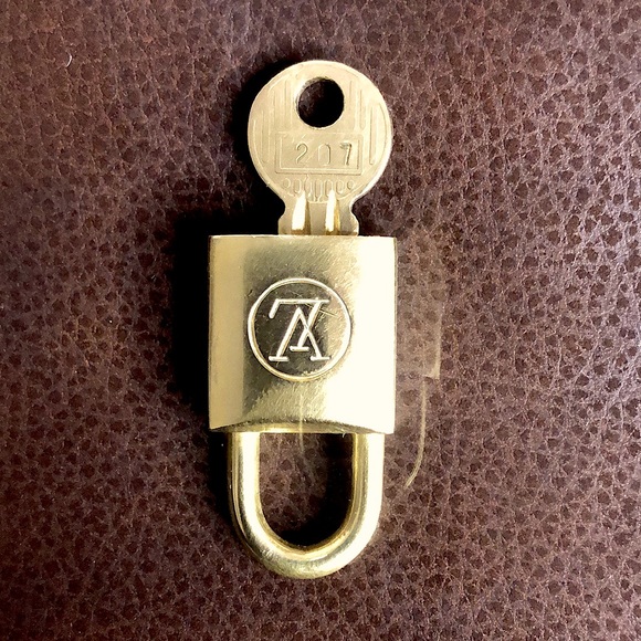 Vintage LV Louis Vuitton Padlock Lock & Key 207 - Picture 4 of 13